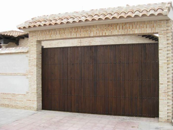 portón de madera y hierro corredizo en medellin, bogota, cali, monteria, valledupar, cucuta, armenia, barranquilla, cartagena